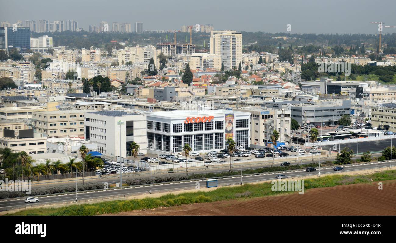 Vue aérienne d'un centre commercial moderne à Or Yehuda, Israël. Banque D'Images