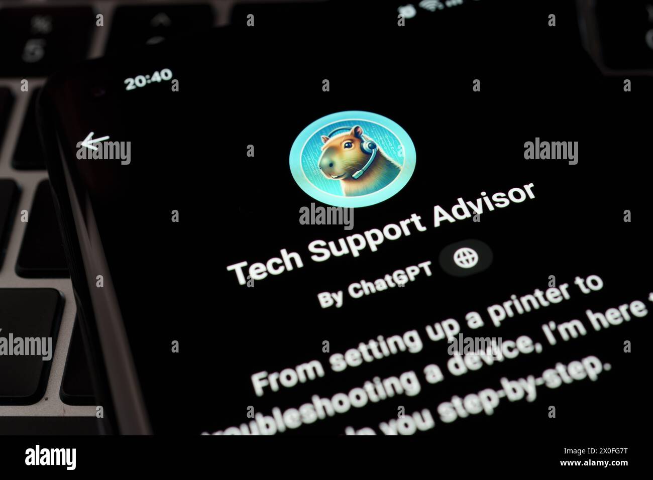 TECH SUPPORT ADVISOR personnalisé GPT vu dans GPT Store sur l'écran du smartphone placé sur le clavier de l'ordinateur portable. Stafford, Royaume-Uni, 8 avril 2024 Banque D'Images