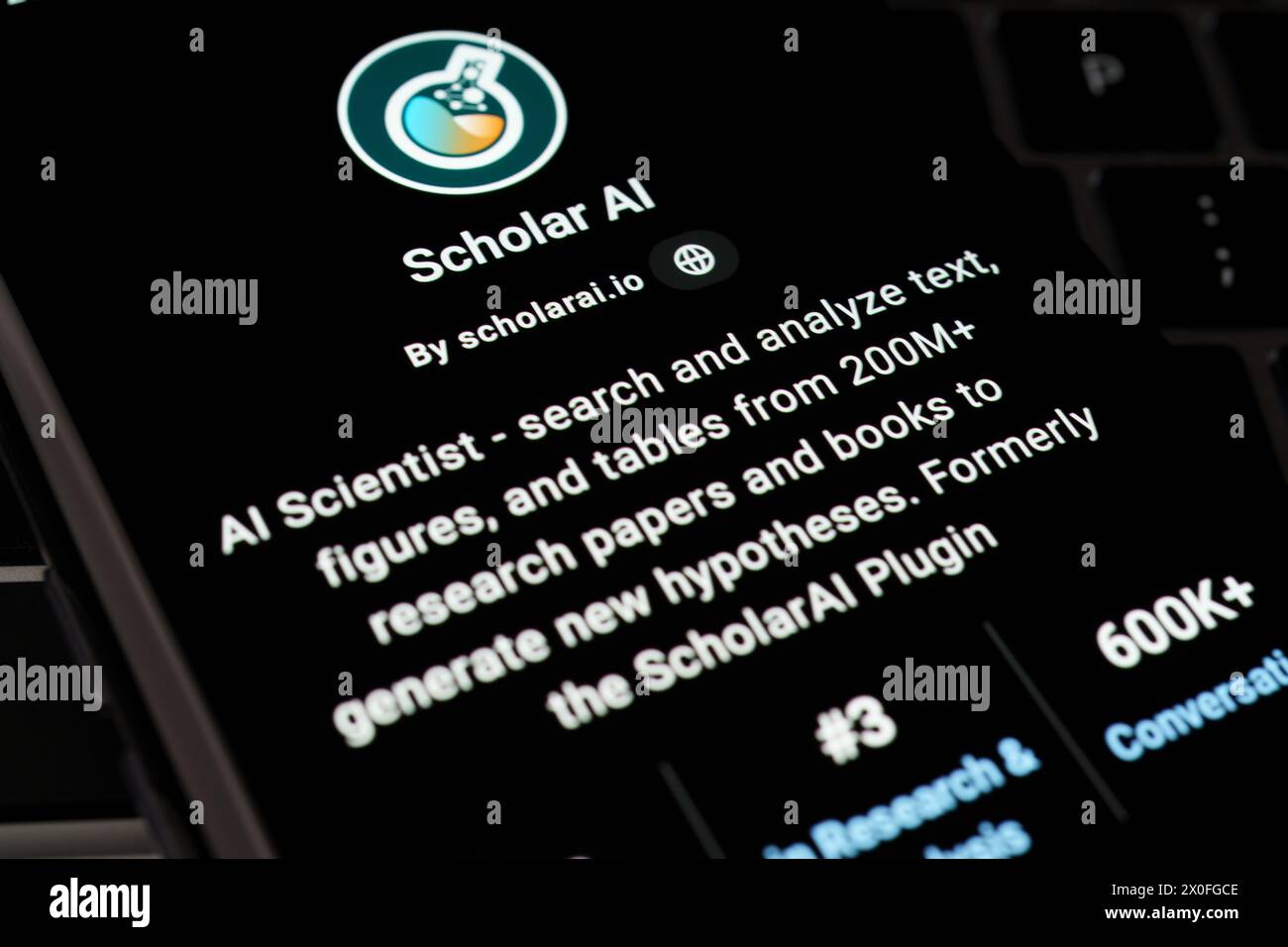 SCHOLAR ai personnalisé GPT vu dans GPT Store sur l'écran du smartphone placé sur le clavier de l'ordinateur portable. Stafford, Royaume-Uni, 8 avril 2024 Banque D'Images