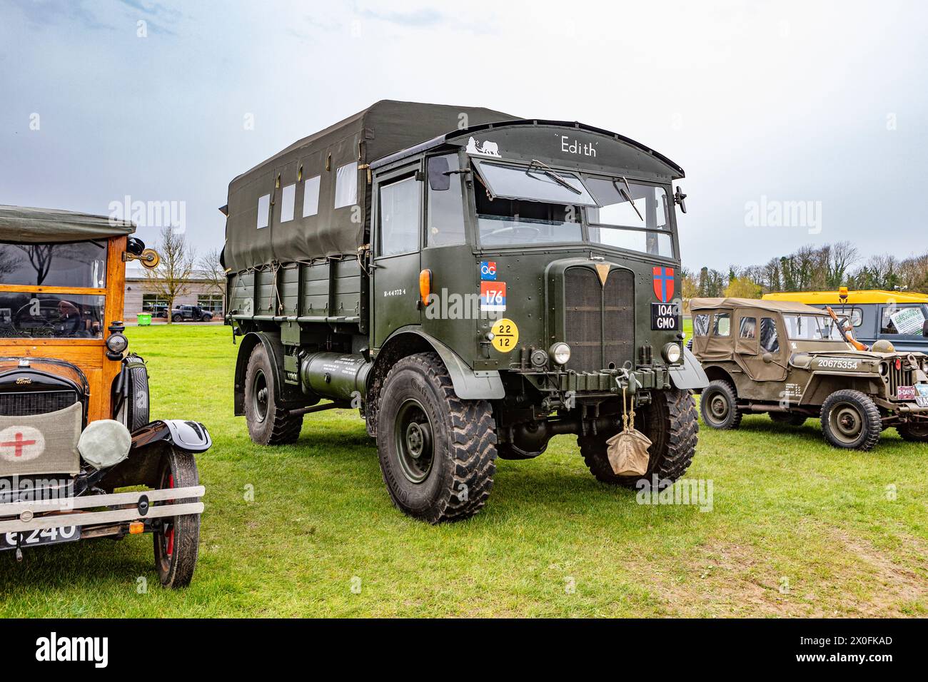 Un camion militaire AEC classique lors d'un festival de transport patrimonial Banque D'Images