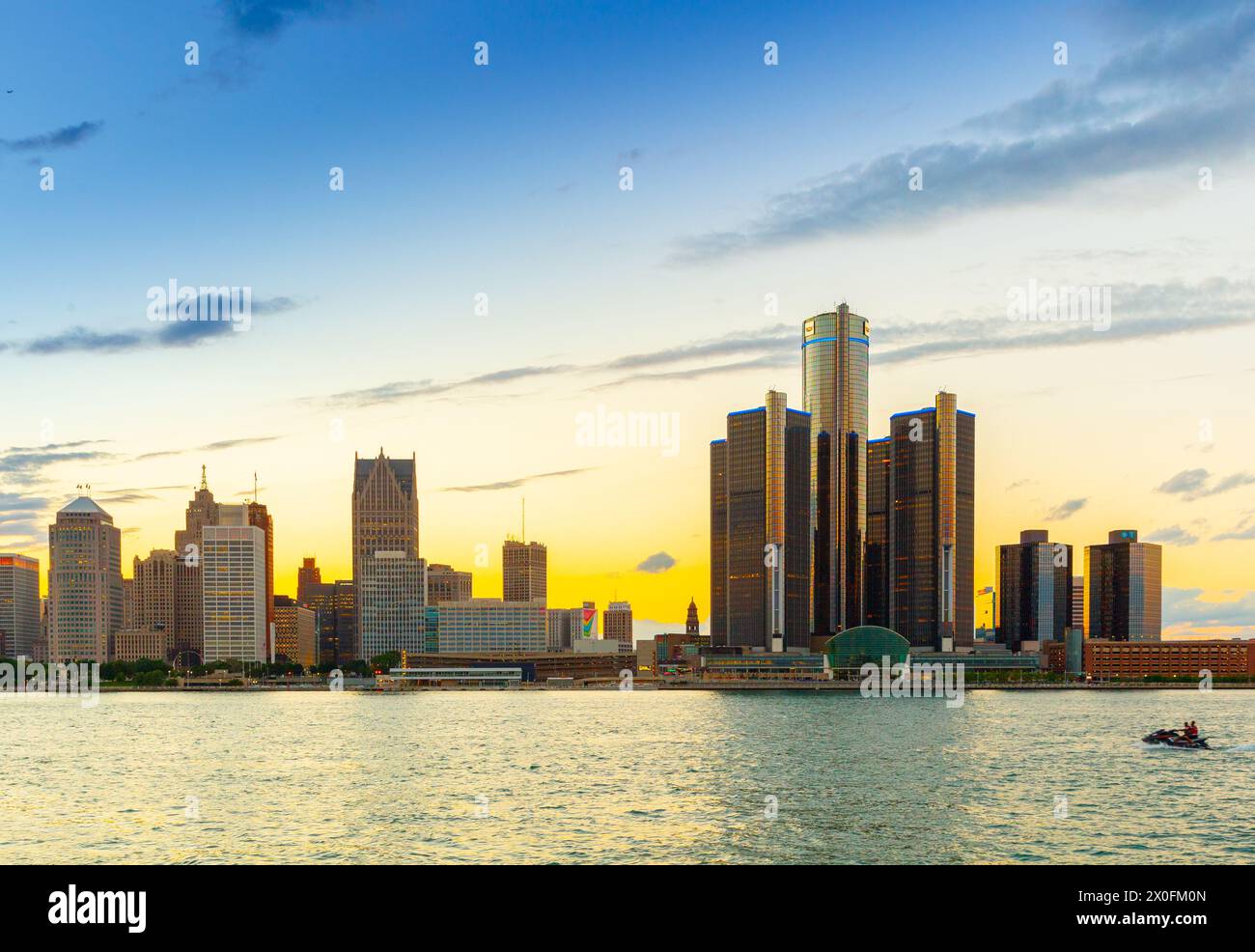 Les gratte-ciel de la ville de Détroit, y compris le Renaissance Center, vu de la rivière Detroit à Detroit, Michigan, États-Unis. Banque D'Images