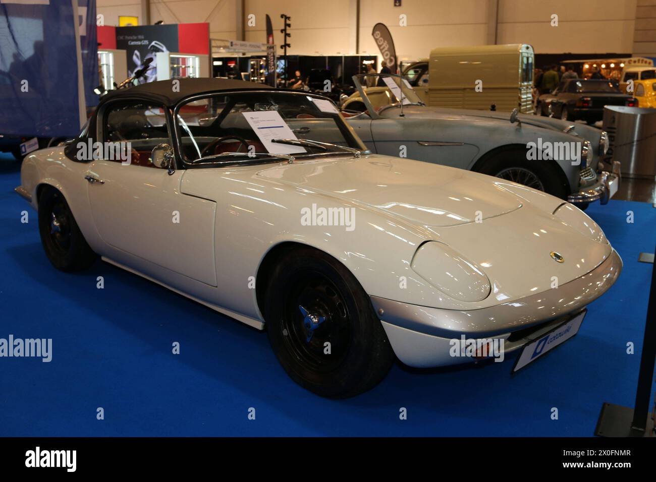 Lotus Elan S2 Roadster Baujahr 1965, 34. Techno Classica Essen 03. - 07.04.2024. Messe Essen, Siha, Oldtimer / klassische Autos / Autoausstellung, Oldtimermesse, Essen D. *** Lotus Elan S2 Roadster année 1965 , 34 Techno Classica Essen 03 07 04 2024 Messe Essen, Siha, Oldtimer Classic car Exhibition, Oldtimermesse, Essen d Banque D'Images