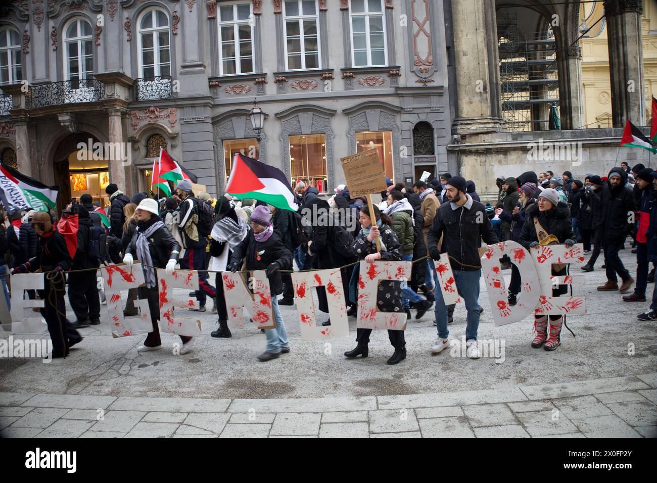 Munich, le 13 janvier 2024. Démo pro-Palestine où des centaines de personnes ont participé avec le slogan « cessez-le-feu maintenant » à Gaza Stripe. Banque D'Images