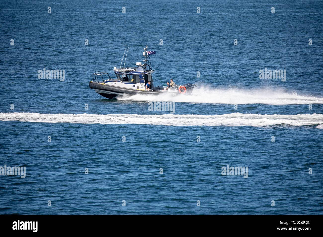 La police fédérale australienne, l'agence fédérale australienne chargée de l'application de la loi, avec son bateau RIB à grande vitesse AFP10 sur le port de Sydney, un bateau construit par Yamba Banque D'Images
