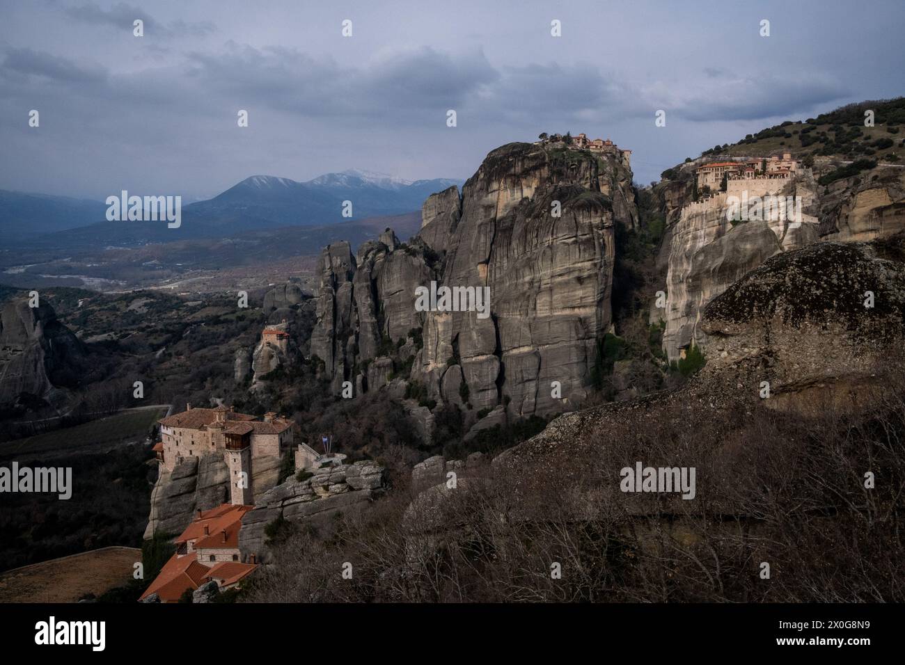 Monastères des Météores, une formation géologique du nord de la Grèce, dans le district régional de Trikala, Thessalie, dans la vallée de Penee, le 7 février 20 Banque D'Images