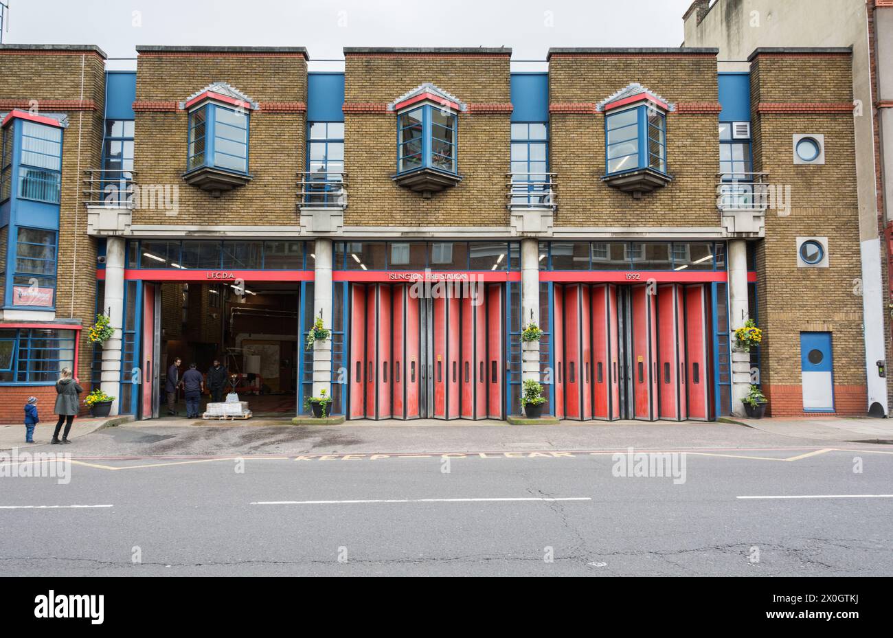 L'extérieur de la caserne de pompiers d'Islington, Upper Street, Islington, Londres, Angleterre, ROYAUME-UNI Banque D'Images