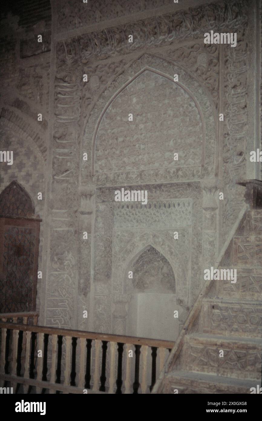 Stuc en plâtre mihrab de la période mongole dans la mosquée du vendredi d'Ispahan. [traduction automatique] Banque D'Images