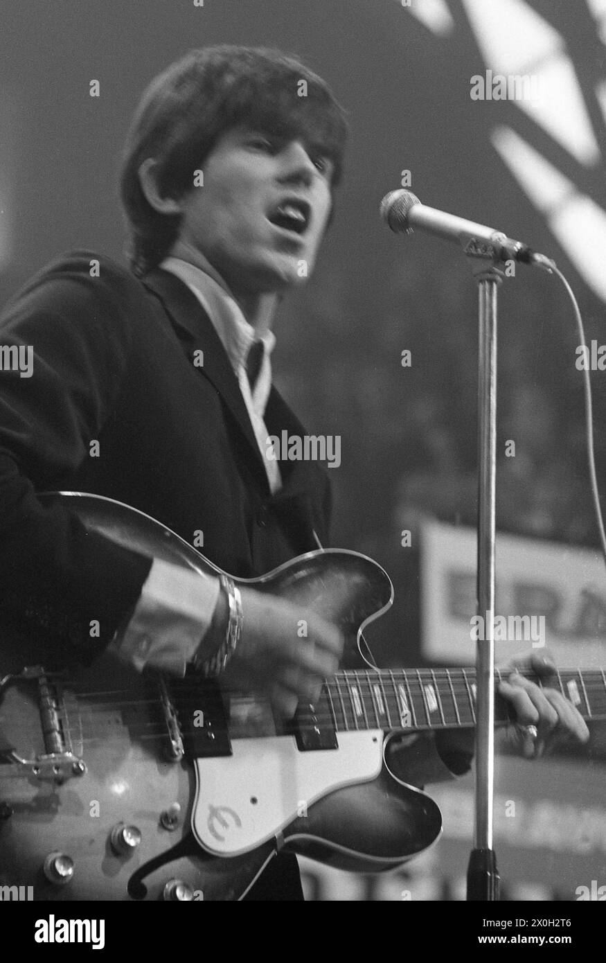 Le guitariste Keith Richards lors du premier concert du groupe rock Rolling Stones en Allemagne à Halle Münsterland à Münster. [traduction automatique] Banque D'Images