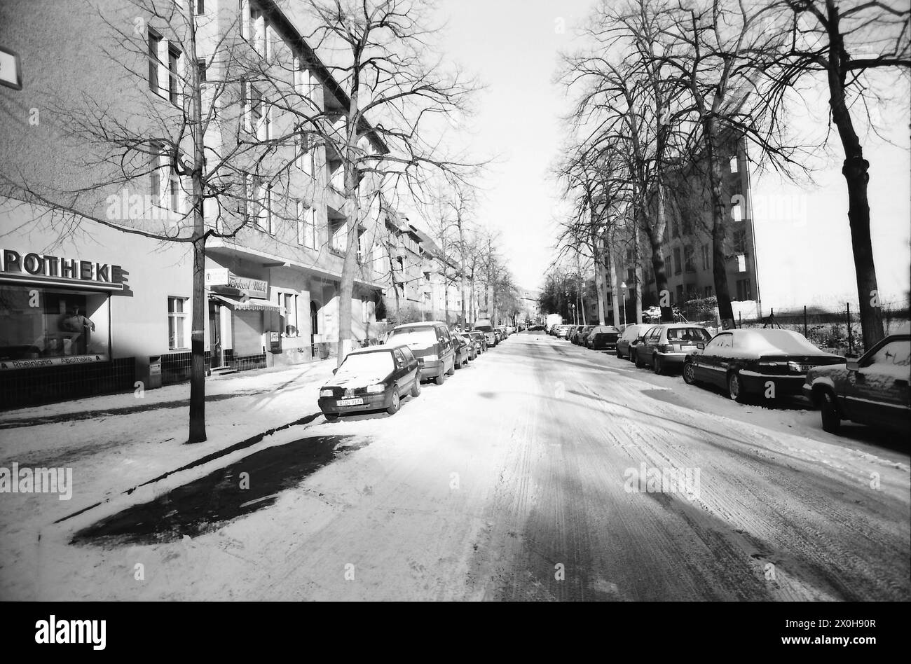 Une grande partie de la zone autour de Rüdesheimer Platz est un bâtiment classé, ici Spessartstraße [traduction automatique] Banque D'Images