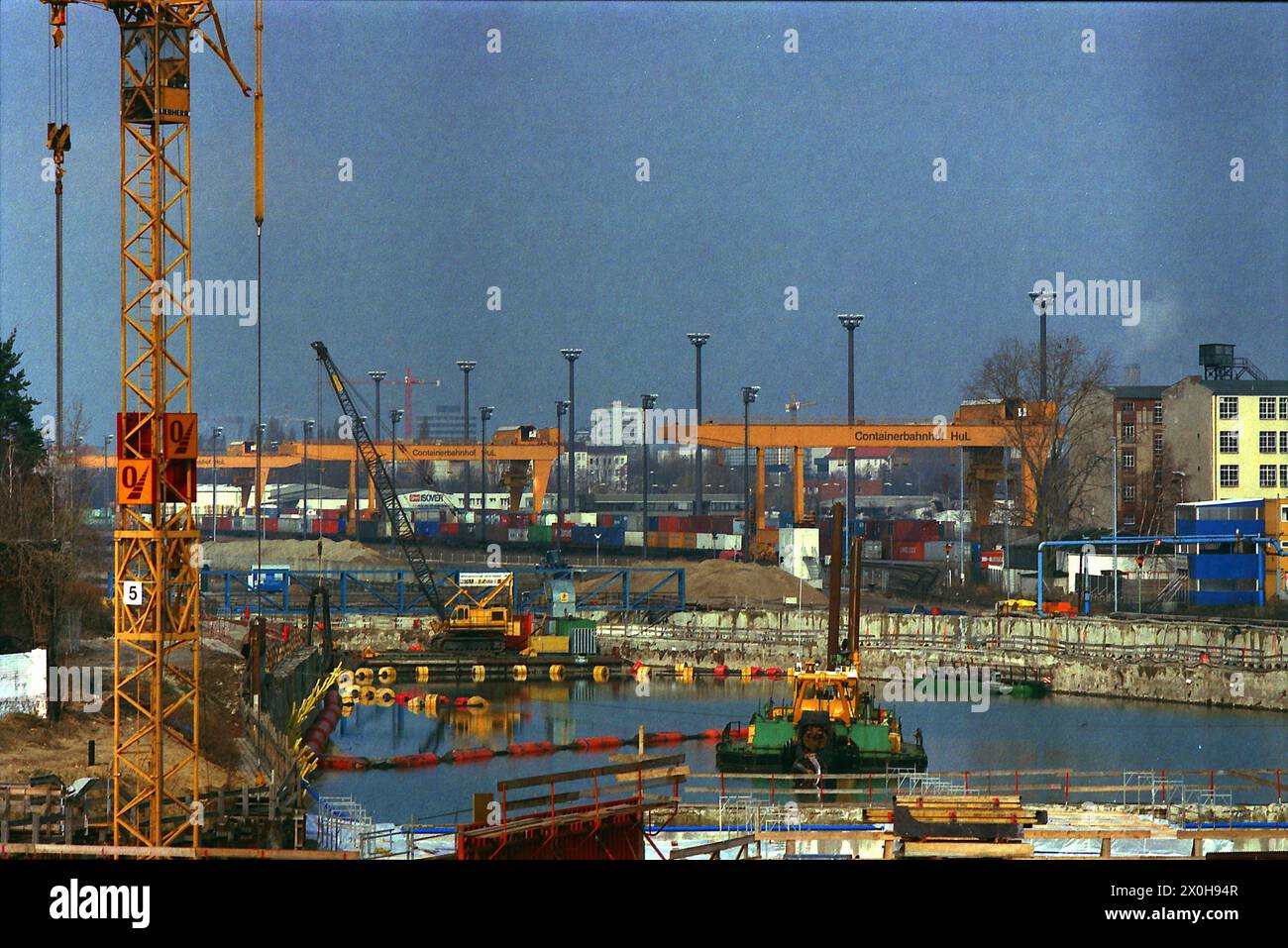 les dimensions du chantier sont énormes, ici la vue vers le nord. Une grande partie a été construite sous l'eau. [traduction automatique] Banque D'Images