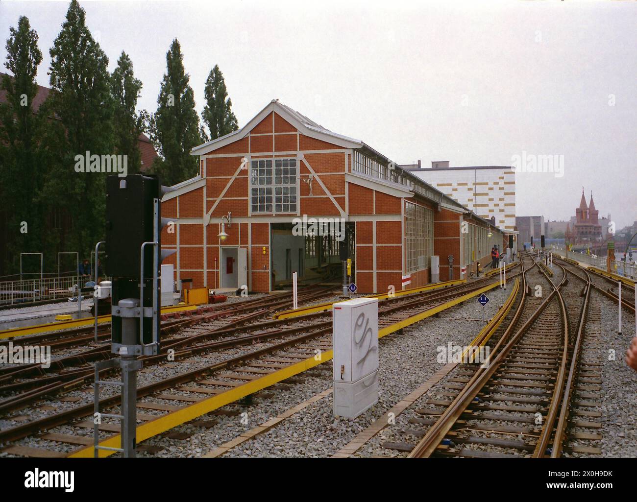 La plus ancienne ligne de métro complète de Berlin datant de 1902 est de retour sur le réseau avec la fermeture de l'écart entre Schlesisches Tor et Warschauerstrasse/Brücke. La photo montre le petit atelier [traduction automatique] Banque D'Images