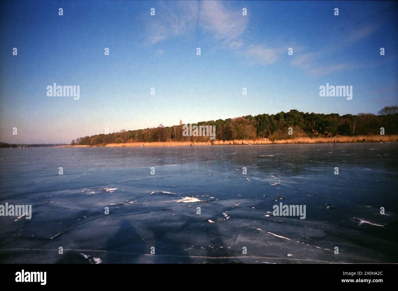 Le Wannsee est un grand renflement dans la Havel et gèle rarement. En 1996, il l'a fait à nouveau [traduction automatique] Banque D'Images