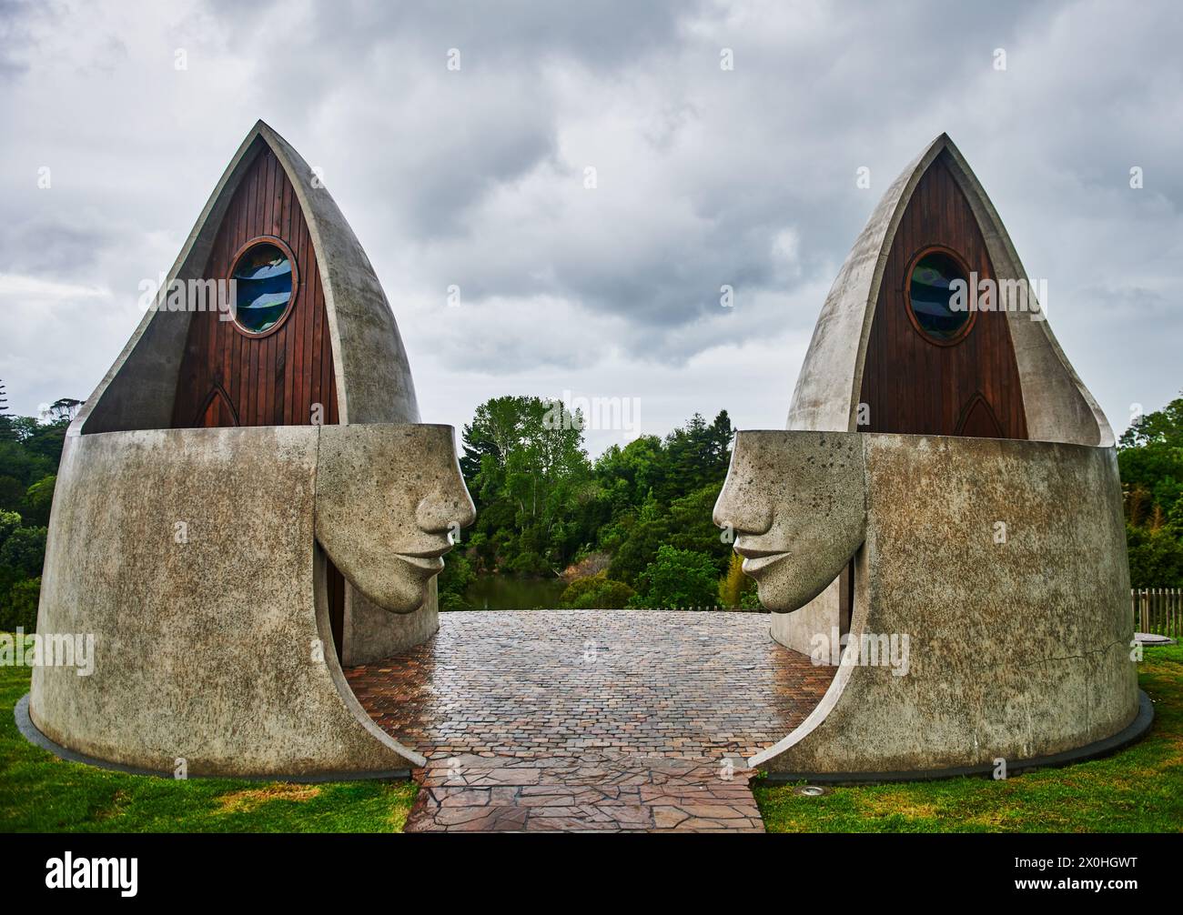 Les toilettes publiques artistiques de la ville de Matakana, Auckland, Île du Nord, Nouvelle-Zélande Banque D'Images