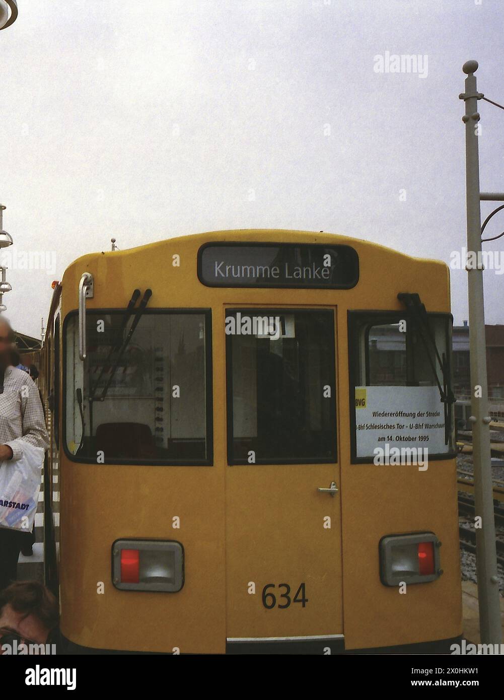 La plus ancienne ligne de métro complète de Berlin datant de 1902 est de retour sur le réseau avec la fermeture de l'écart entre Schlesisches Tor et Warschauerstrasse/Brücke. [traduction automatique] Banque D'Images