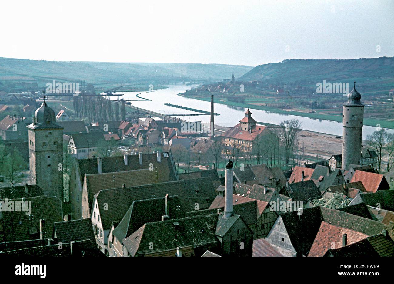 Vue depuis la tour de l'église - vers le port - Kleinochsenfurt [traduction automatique] Banque D'Images