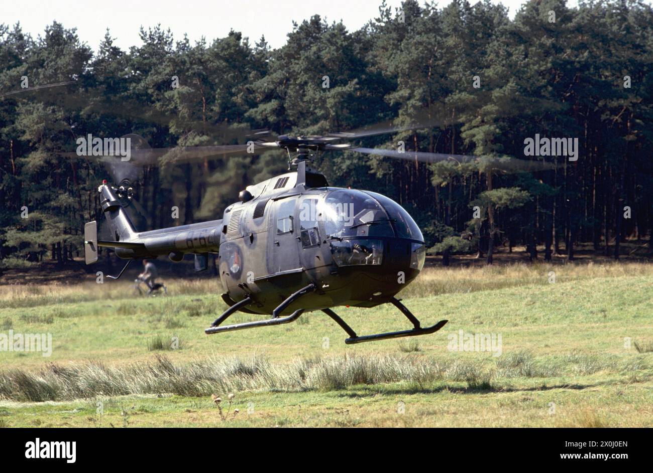 - Exercices de l'OTAN en Allemagne, hélicoptère de l'armée néerlandaise MBB Bo 105 (septembre 1991) - esercitazioni NATO in Germania, elicottero MBB Bo 105 Esercito Olandese (settembre 1991) Banque D'Images