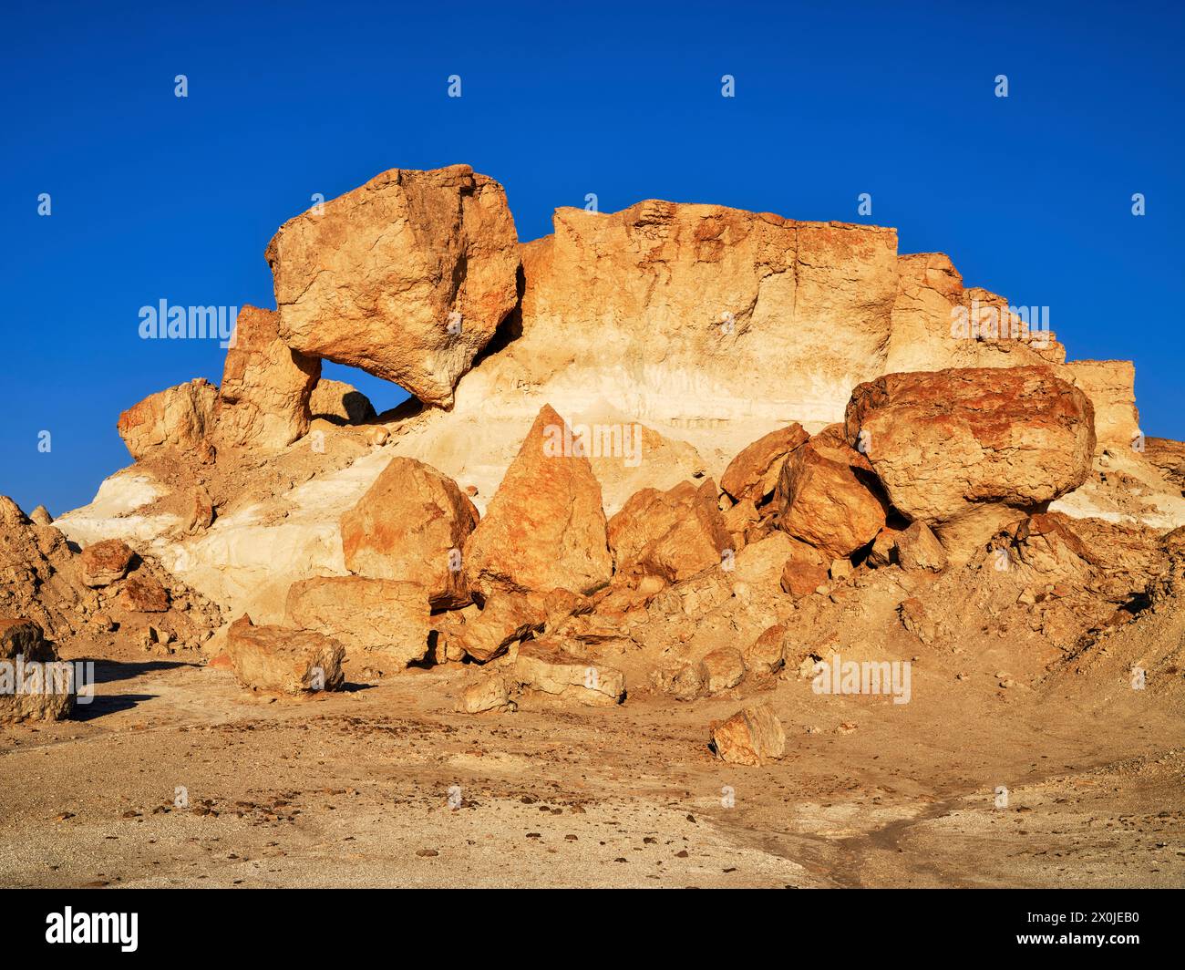 Sur la route dans la région désertique d'Al Huqf en Oman, Banque D'Images