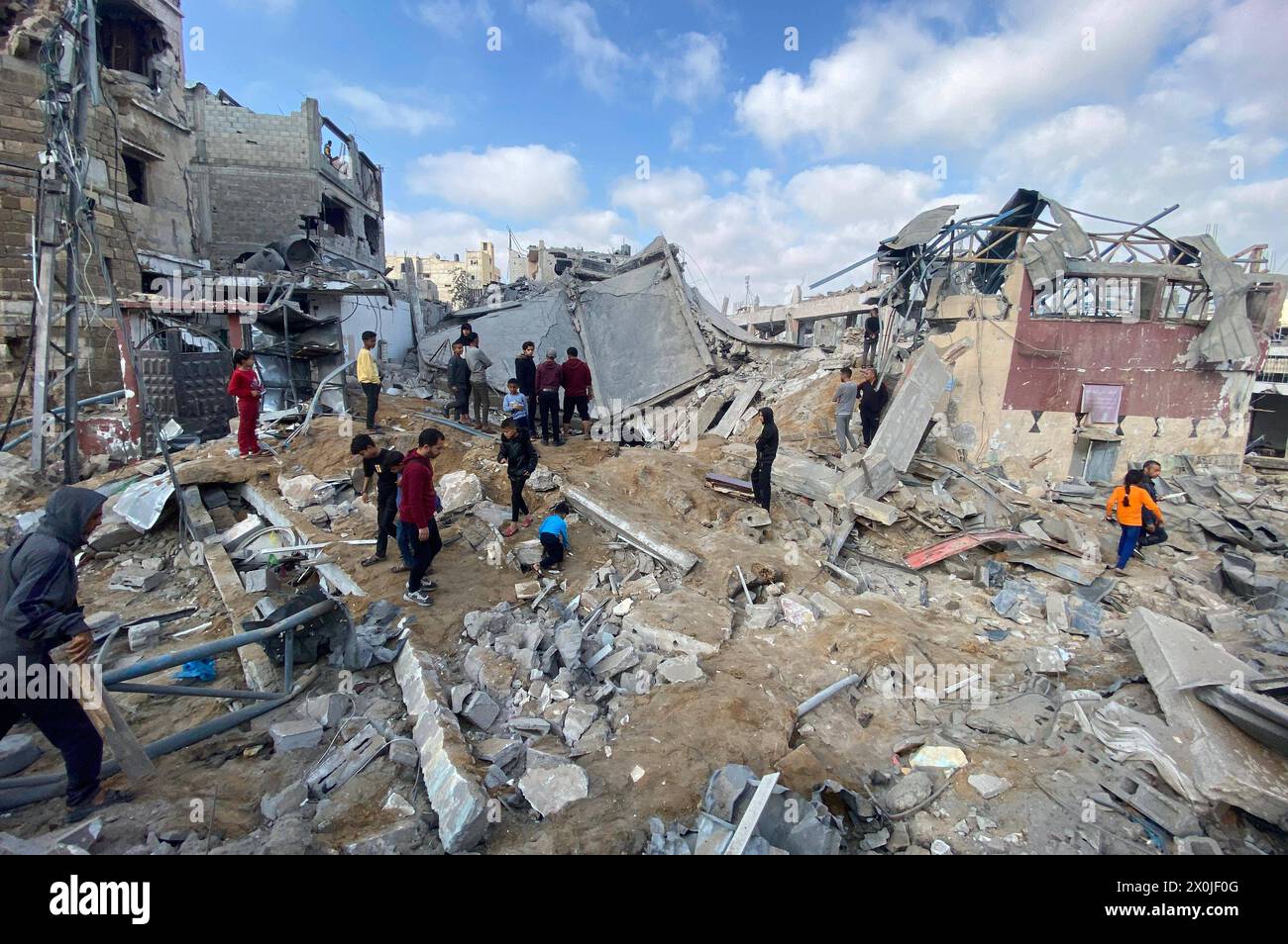 Vue de la mosquée El-Shiehk Zakaria détruite après les attaques israéliennes dans la ville de Gaza vue de la mosquée El-Shiehk Zakaria détruite après les attaques israéliennes dans la ville de Gaza, le 12 avril 2024. Photo Khaled Daoud apaimages ville de Gaza bande de Gaza territoire palestinien 120424 Gaza KHD 002 Copyright : xapaimagesxKhaledxDaoudxxapaimagesx Banque D'Images