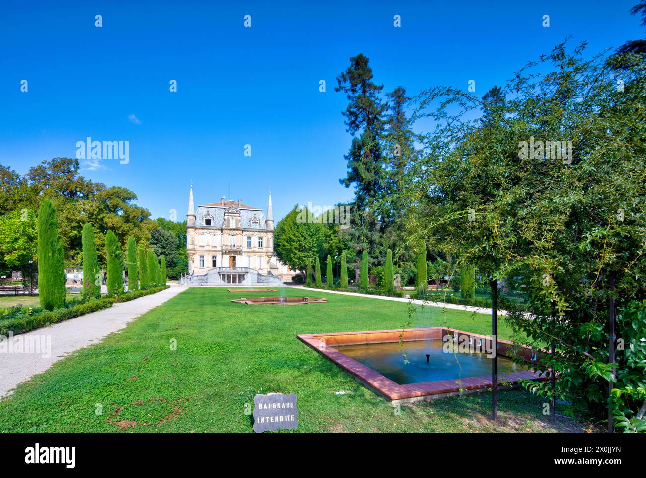 Chäteau Val Seille, Hôtel de ville, Mairie, façade de maison, architecture, City tour, Courthezon, Vaucluse, Provence-Alpes-Côte d'Azur, France, Europe, Banque D'Images