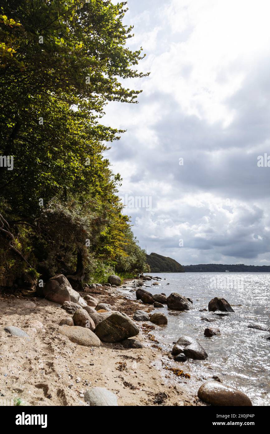 Marchez en août dans la vallée du printemps à Glücksburg sur la mer Baltique Banque D'Images