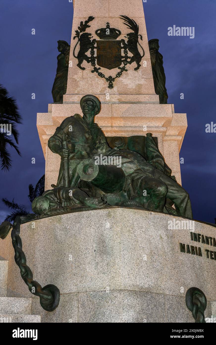 Monument aux héros de Cavite et Santiago de Cuba, 20ème siècle, groupe sculptural dans le port de la ville espagnole de Carthagène, Murcie, Espagne. Banque D'Images