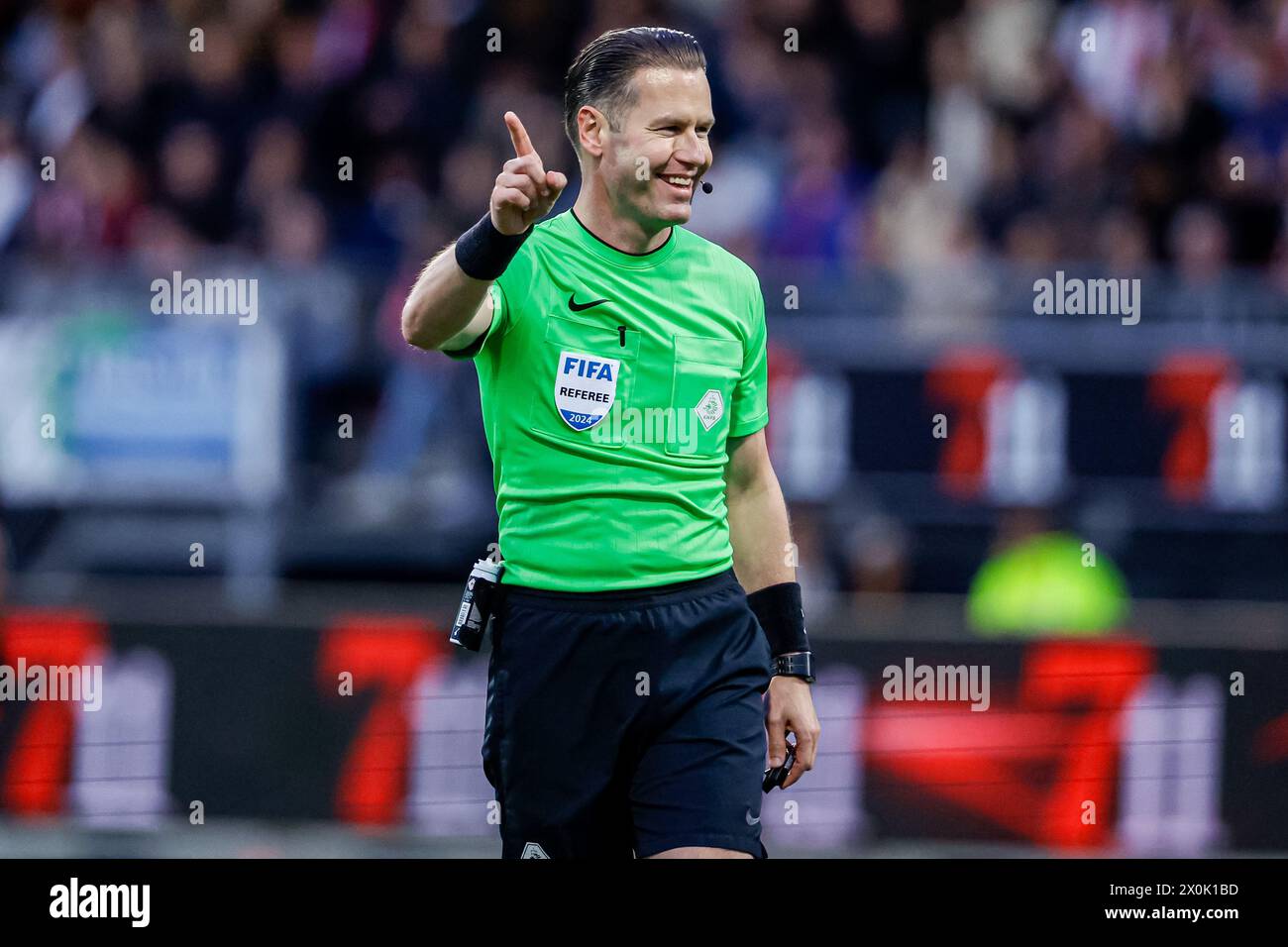 Rotterdam, pays-Bas. 12 avril 2024. ROTTERDAM, PAYS-BAS - 12 AVRIL : L'arbitre Danny Makkelie souriant lors du match néerlandais Eredivisie entre l'Excelsior Rotterdam et le FC Volendam au Van Donge & de Roo Stadion le 12 avril 2024 à Rotterdam, pays-Bas. (Photo de Broer van den Boom/Orange Pictures) crédit : Orange pics BV/Alamy Live News Banque D'Images