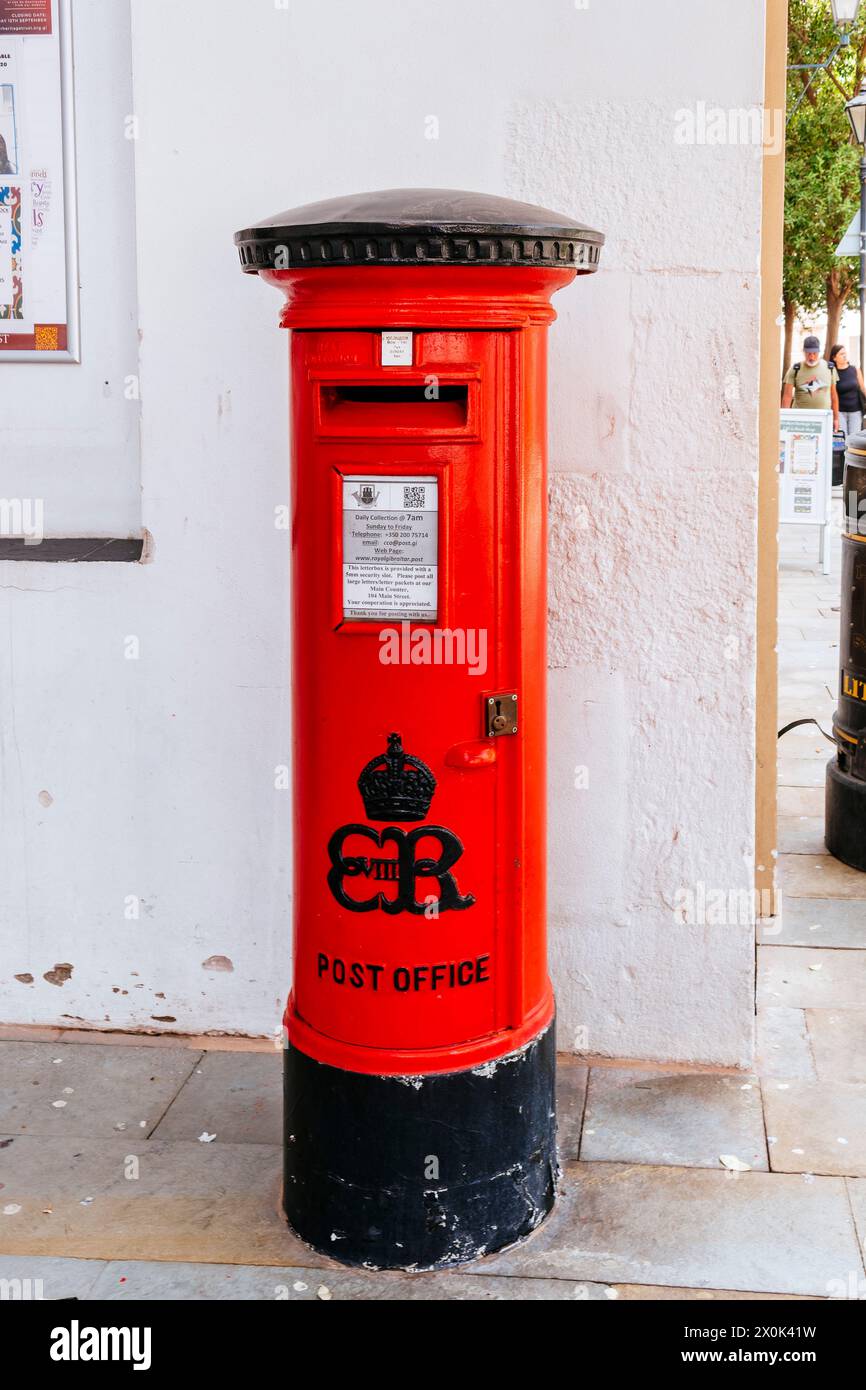 Boîte postale rouge, bureau de poste de Gibraltar. Gibraltar, territoire britannique d'outre-mer, Royaume-Uni, Europe Banque D'Images