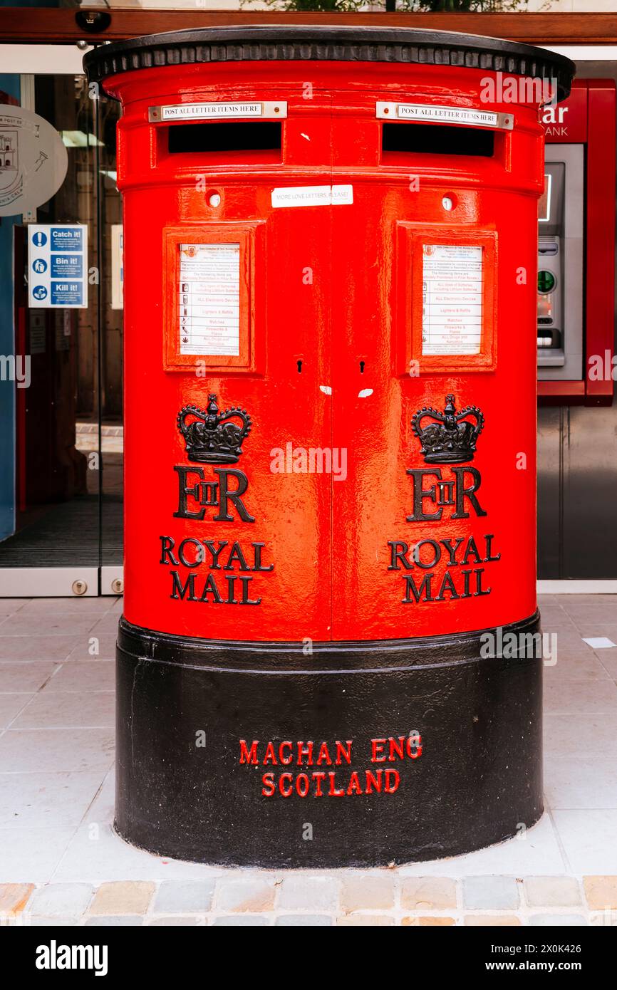 Boîte postale rouge, bureau de poste de Gibraltar. Gibraltar, territoire britannique d'outre-mer, Royaume-Uni, Europe Banque D'Images