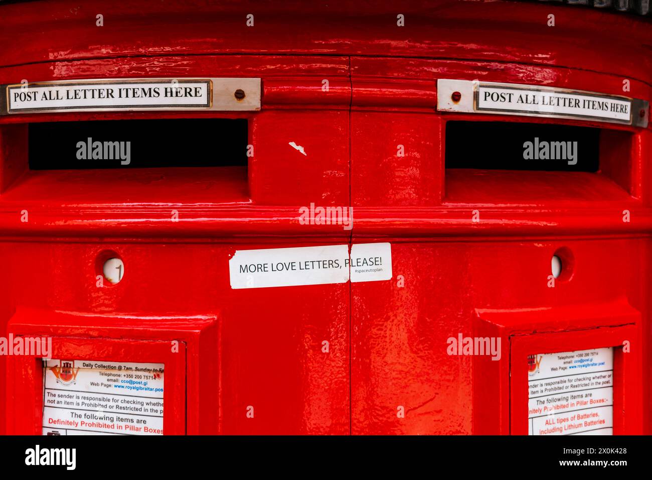 Plus de lettres d'amour, s'il vous plaît. Boîte postale rouge, bureau de poste de Gibraltar. Gibraltar, territoire britannique d'outre-mer, Royaume-Uni, Europe Banque D'Images