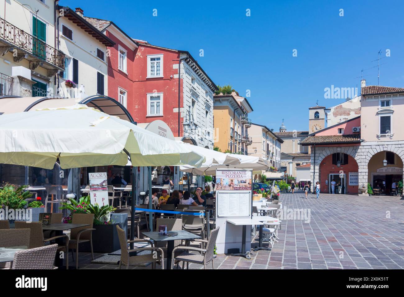 Desenzano del Garda, vieille ville, sqaure Piazza Malvezzi à Brescia, Lombardie / Lombardie, Italie Banque D'Images