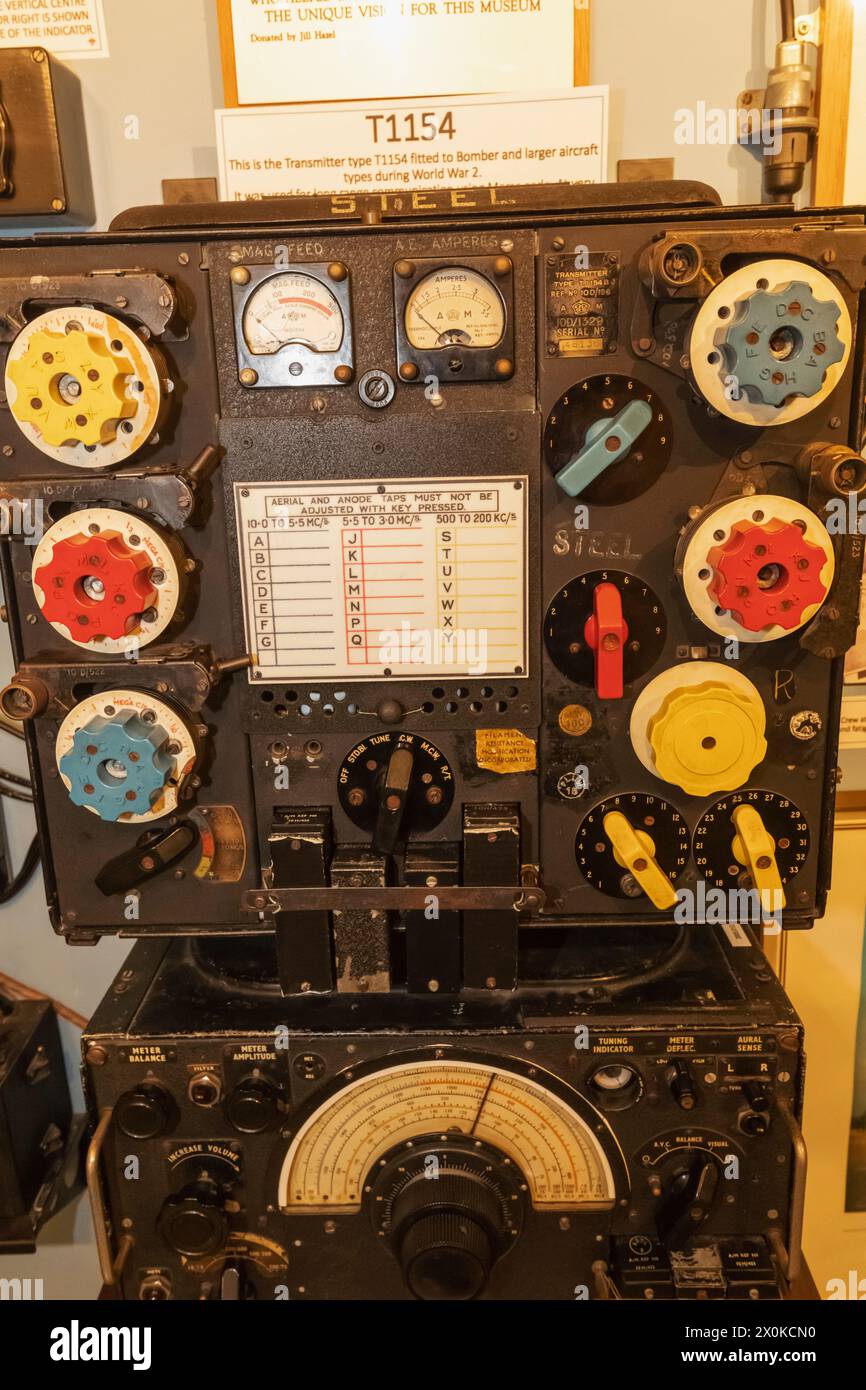 Angleterre, West Sussex, Chichester, Musée de l'aviation militaire de Tangmere, exposition de l'émetteur radio bombardier de la Seconde Guerre mondiale Banque D'Images