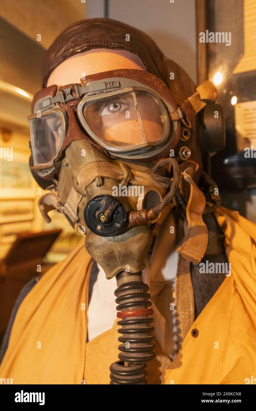 Angleterre, West Sussex, Chichester, Tangmere Military Aviation Museum, exposition de pilote de chasse de la Seconde Guerre mondiale en uniforme militaire Banque D'Images