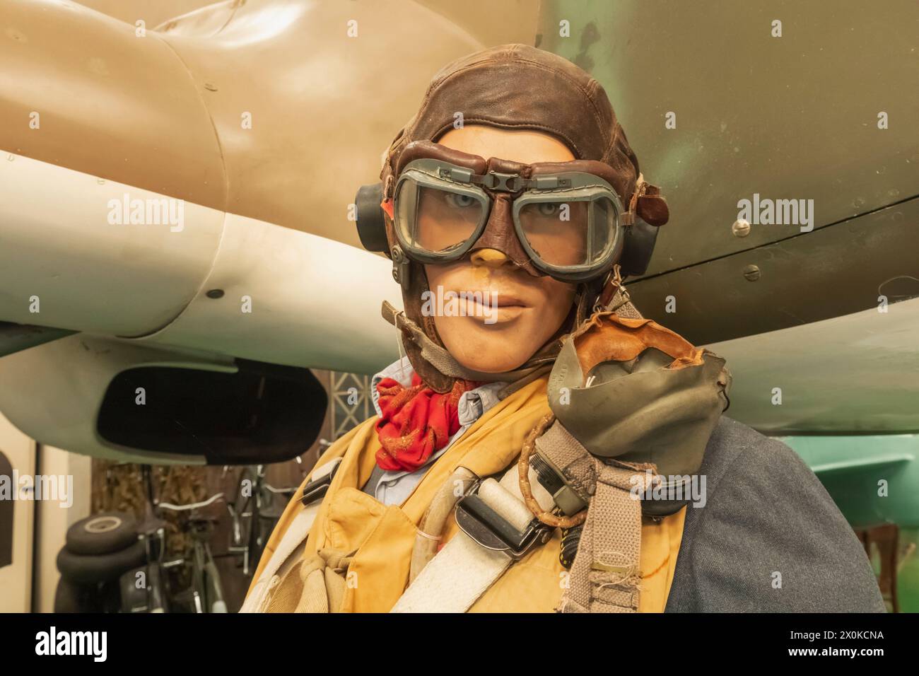 Angleterre, West Sussex, Chichester, Tangmere Military Aviation Museum, exposition de pilote de chasse de la Seconde Guerre mondiale en uniforme militaire Banque D'Images