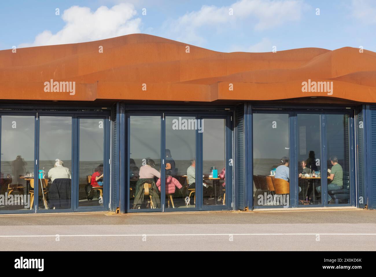 Angleterre, West Sussex, Littlehampton, East Beach Cafe conçu par Thomas Heatherwick Banque D'Images