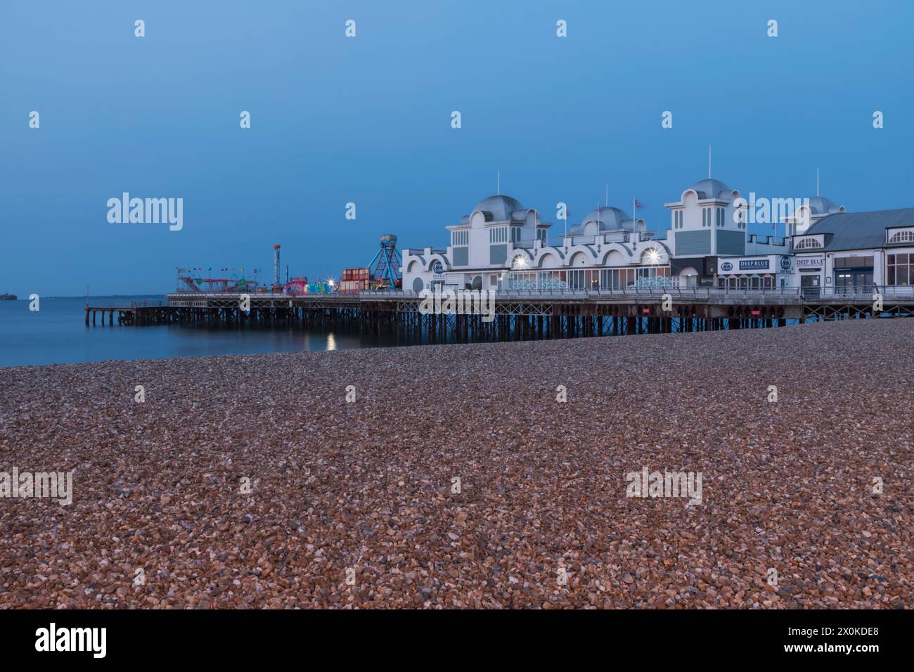 Angleterre, Hampshire, Portsmouth, Southsea, Southsea Beach et Pier Banque D'Images