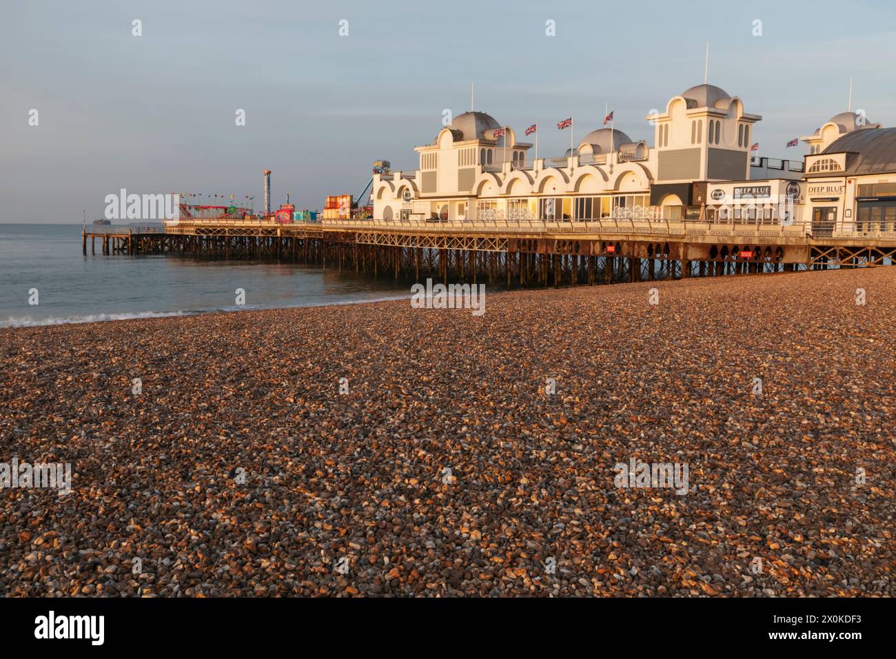 Angleterre, Hampshire, Portsmouth, Southsea, Southsea Beach et Pier Banque D'Images