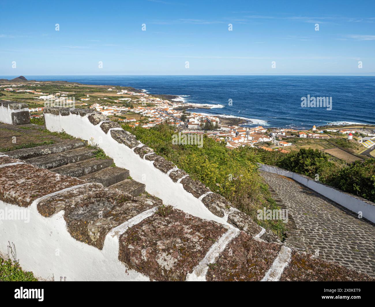 Panorama, Açores, île de Graciosa, Portugal, communauté côtière, communauté balnéaire, ville de Santa Cruz de Graciosa, vue de l'Ermitage de Nossa Senhora da Ajuda, archipel de l'océan Atlantique Banque D'Images