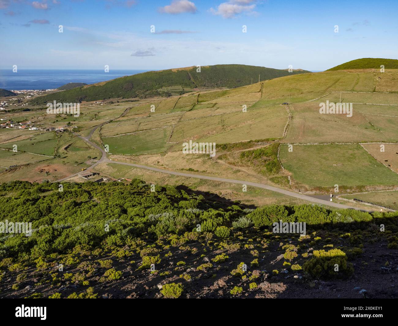 Açores, terres agricoles, agriculture, île de Graciosa, paysage, Portugal, vue depuis Caldeirinha de Pero Botelho, vue depuis le bord du volcan, vue de Luz depuis le bord du volcan Banque D'Images