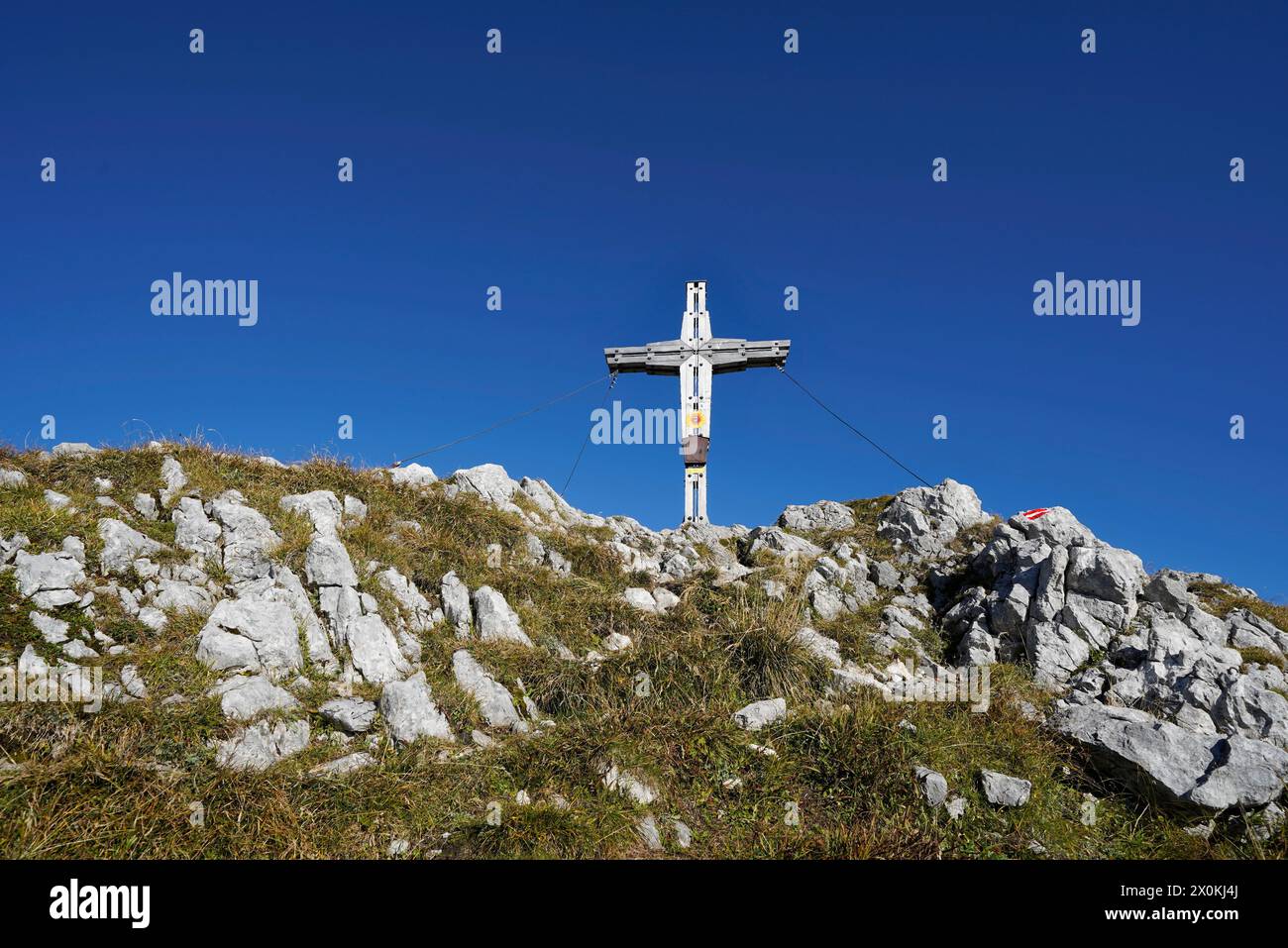 Autriche, province de Salzbourg, Pinzgau, Weißbach near Lofer, Kallbrunnalm, Seehorn, 2321m, croix sommitale Banque D'Images