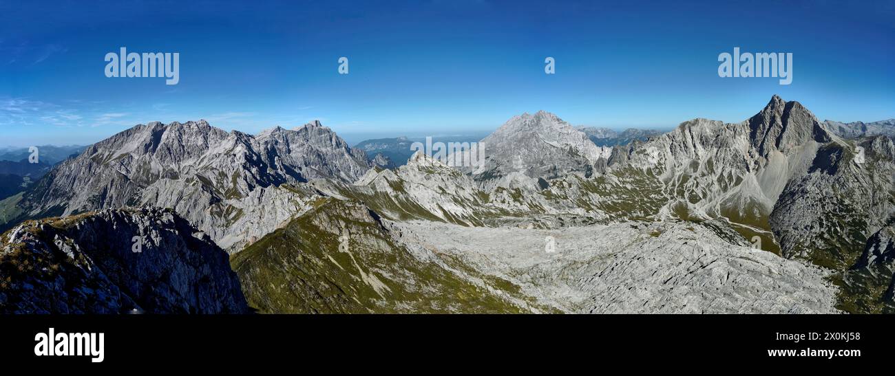 Autriche, province de Salzbourg, Weißbach près de Lofer, vue de Seehorn, de gauche à droite, Hochkalter, Watzmann, Großer Hundstod, Berchtesgaden Alpes Banque D'Images