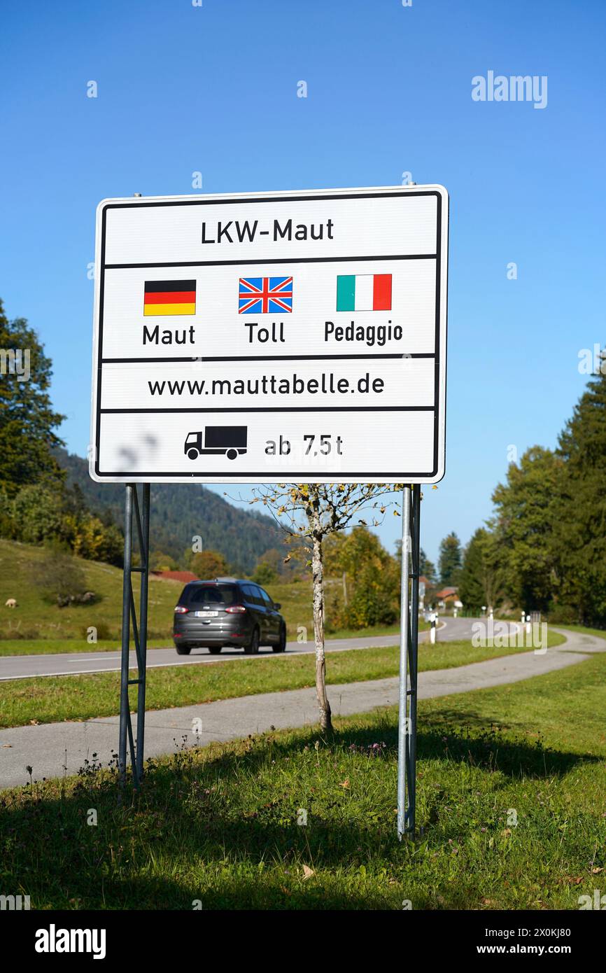 Allemagne, Bavière, haute-Bavière, Chiemgau, route, péage camion, panneau d'information sur la ST2093, près de la frontière germano-autrichienne Banque D'Images