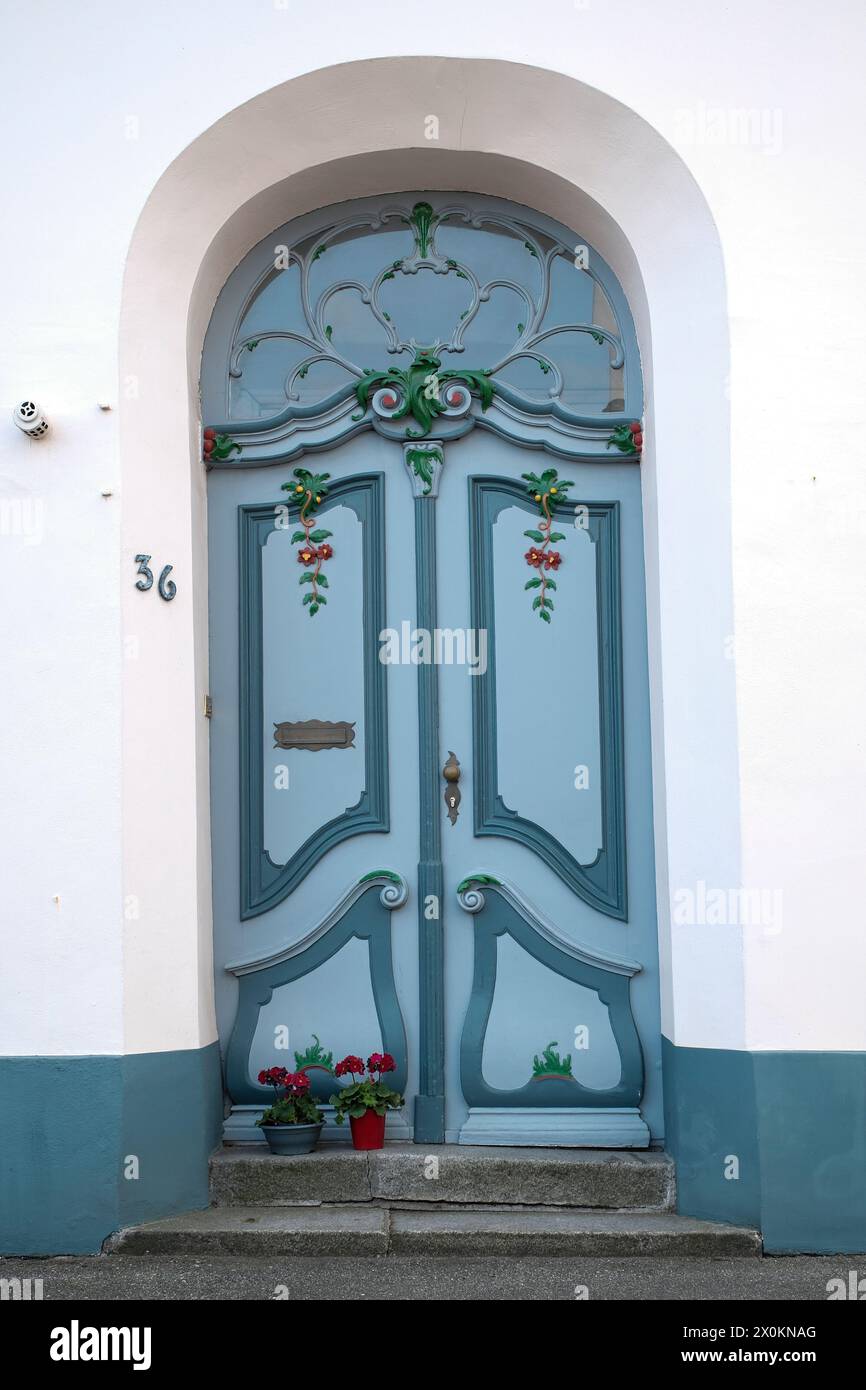 Porte d'entrée historique bien entretenue Banque D'Images