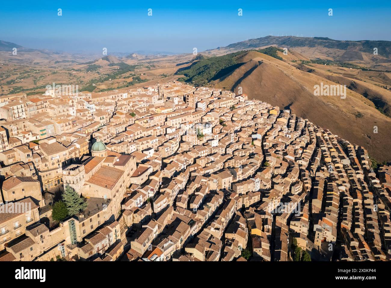 Vue aérienne de l'ancienne ville de Gangi avec ses rues labyrinthiques. Palerme district, Sicile, Italie. Banque D'Images