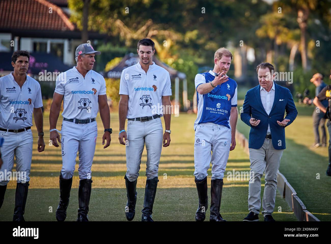 Wellington, Floride, États-Unis. 12 avril 2024. Prince Harry, le duc de Sussex, cofondateur patron de Sentebale, joue dans l'équipe Royal Salute Sentebale, contre l'équipe des grands champions dirigée par son ami de longue date et ambassadeur de l'association, le joueur de polo argentin Nacho Figueras et l'équipe Maseru. Crédit : Yaroslav Sabitov/YES Market Media/Alamy Live News. Banque D'Images