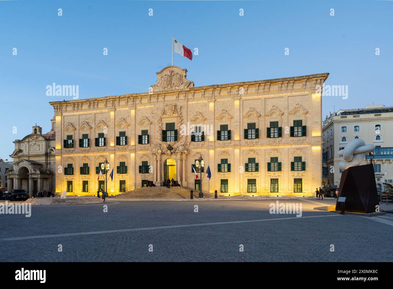 Valletta, Malte, 3 avril 2024. Vue extérieure du bâtiment hôtelier de Castille, aujourd'hui siège du premier ministre du gouvernement maltais dans le centre-ville Banque D'Images