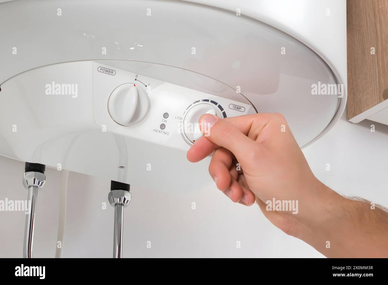 Entretien et installation de chauffe-eau électrique pour le chauffage Banque D'Images