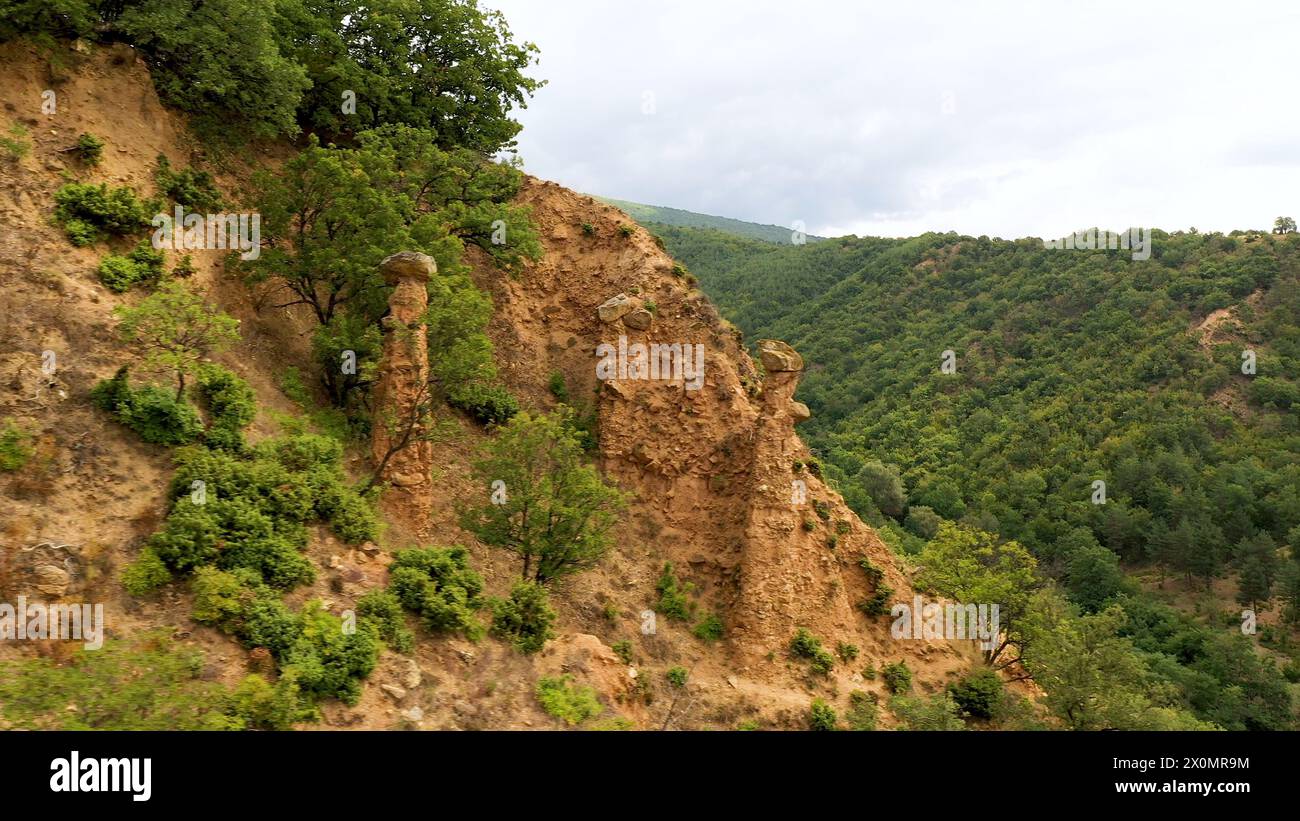 Vue aérienne des pyramides de Stob de formation rocheuse, montagne de Rila, région de Kyustendil, Bulgarie Banque D'Images