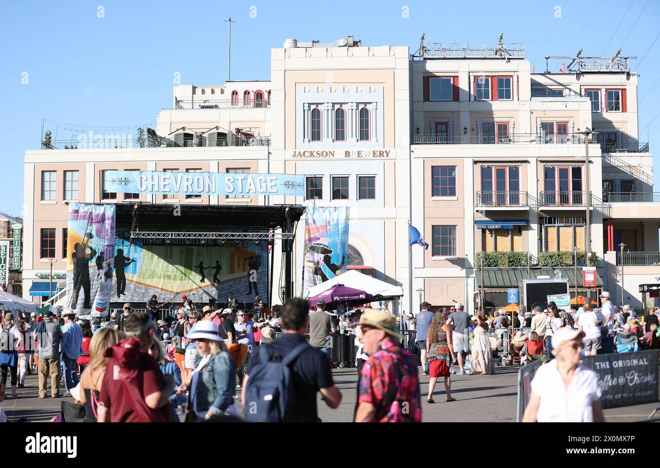 La Nouvelle-Orléans, États-Unis. 12 avril 2024. Sunpie et les Sunspots de Louisiane se produisent lors du French Quarter Festival au Chevron Stage près de la brasserie Jax à la Nouvelle-Orléans, Louisiane, le vendredi 12 avril 2024. (Photo de Peter G. Forest/SipaUSA) crédit : Sipa USA/Alamy Live News Banque D'Images