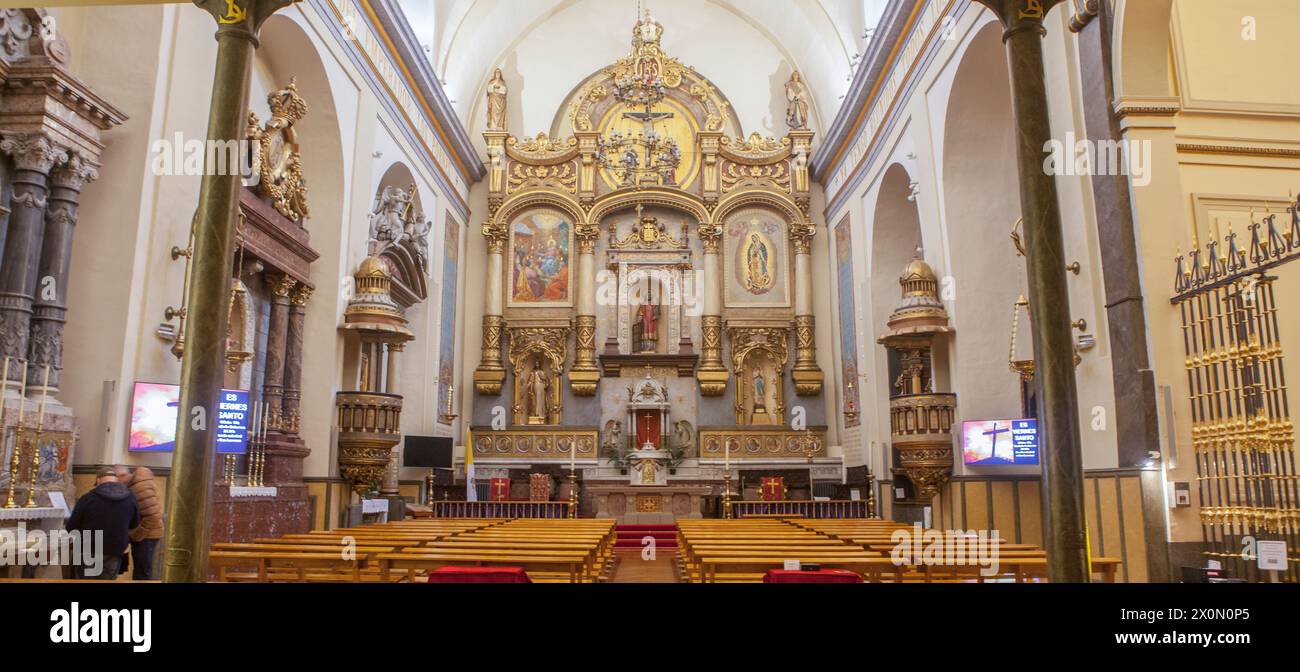 Pampelune, Espagne - 3 mars 2024 : nef principale de l'église San Lorenzo, Pampelune, Navarre, Espagne Banque D'Images Pampelune, Espagne - 3 mars 2024 : nef principale de l'église San Lorenzo, Pampelune, Navarre, Espagne Banque D'Images