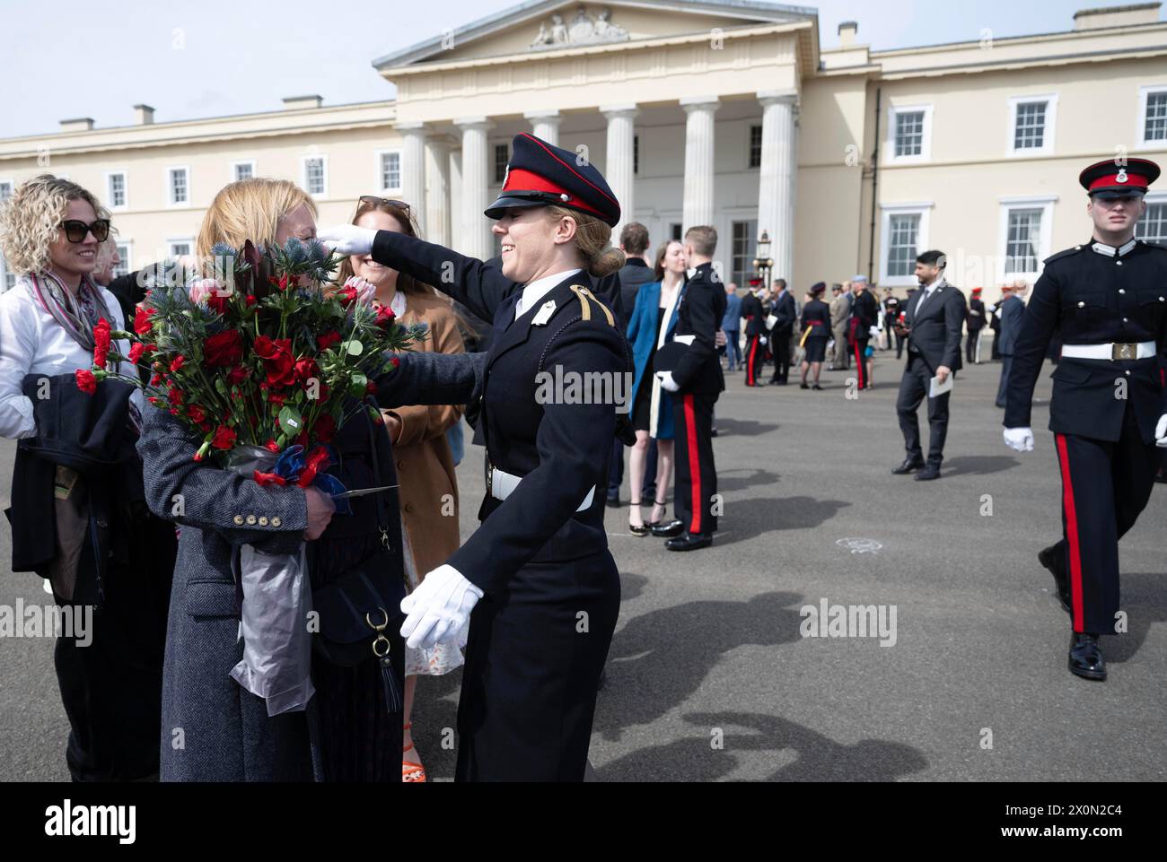 Royal ; militaire ; Académie ; Sandhurst ; souverain; défilé ; Armée ; officier ; officiers ; soldats; cérémonie ; marche ; cadet ; uniforme ; épée; épées ; entraînement ; Roi ; commission ; International 135 officiers Cadets seront mis en service comme officiers de l’Armée à la parade souveraine de l’Académie militaire royale de Sandhurst qui aura lieu le vendredi 12 avril 2024. Le défilé marque l’achèvement de 44 semaines de formation intensive pour les officiers cadets de la mise en service cours 232 qui tiendront tous officiellement SM la Commission du Roi à compter du coup de minuit le jour du défilé. En outre, il y en a 26 Banque D'Images
